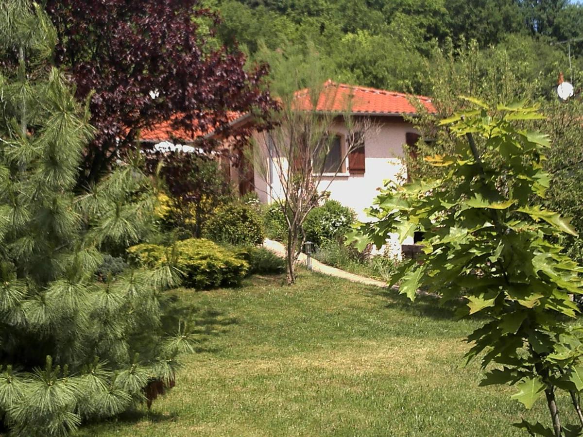 La Meizou, Gite - Chambres D Hotes A Champeix Exterior foto